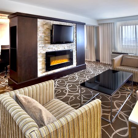 Hotel Crowne Plaza Kitchener-Waterloo By Ihg Exterior foto