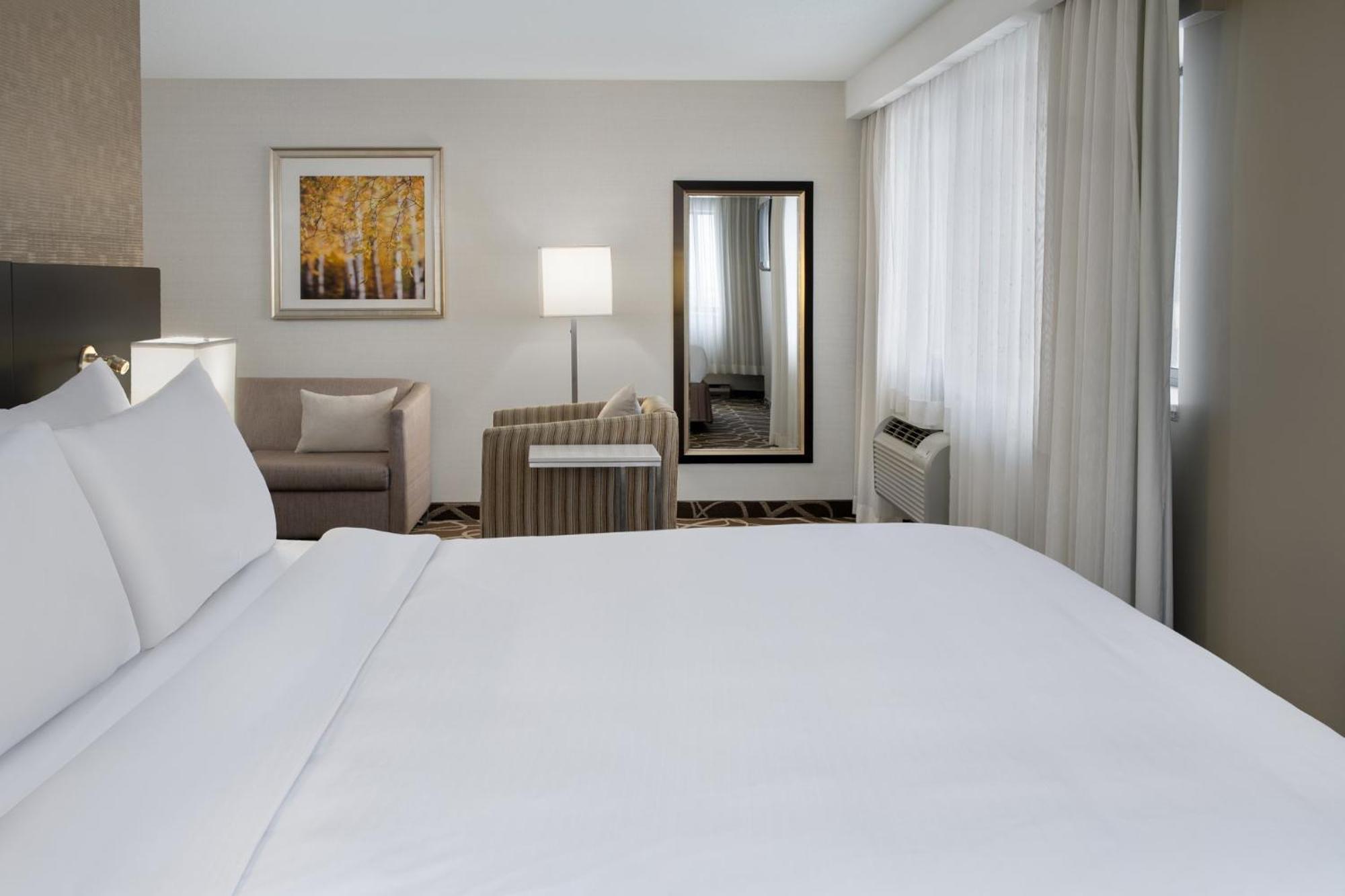 Hotel Crowne Plaza Kitchener-Waterloo By Ihg Exterior foto